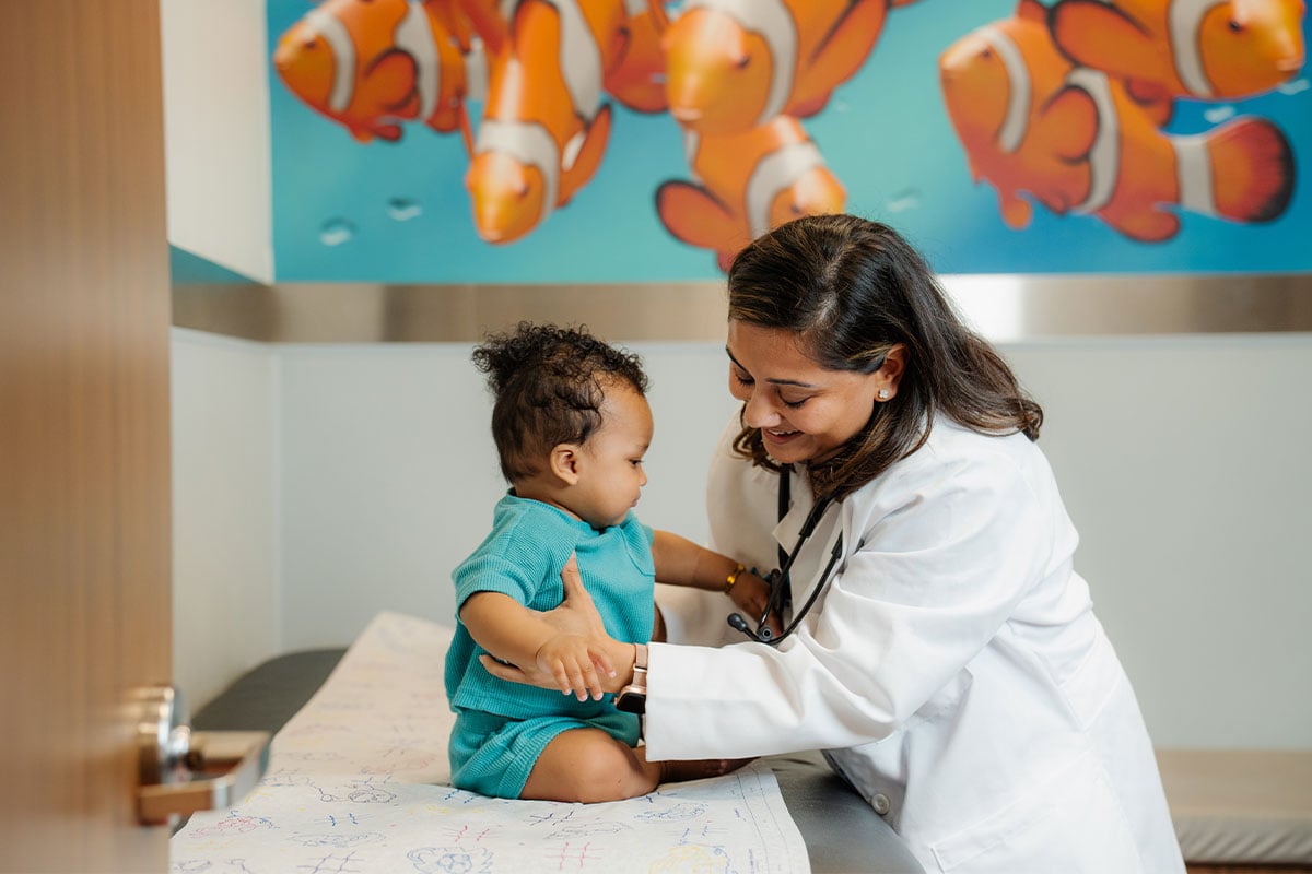 Pediatric physician examining a young child&rsquo;s heart at a pediatric primary care office