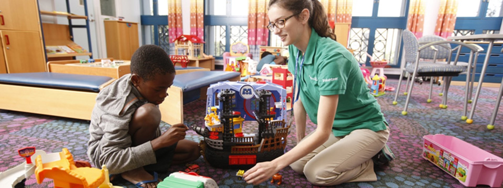 photo-collegevolunteers-main